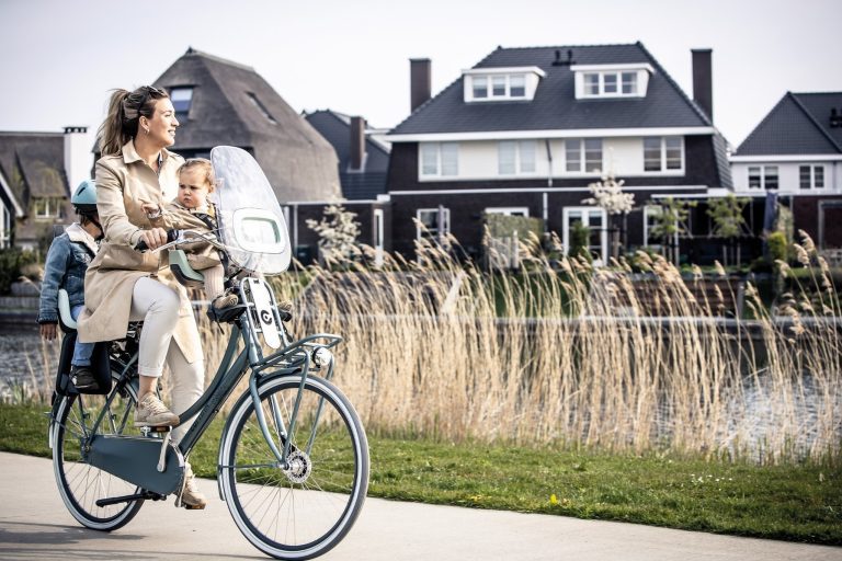 Fietsonderzoek: Moeders in Nederland op de fiets, hoe doen ze dat toch allemaal?